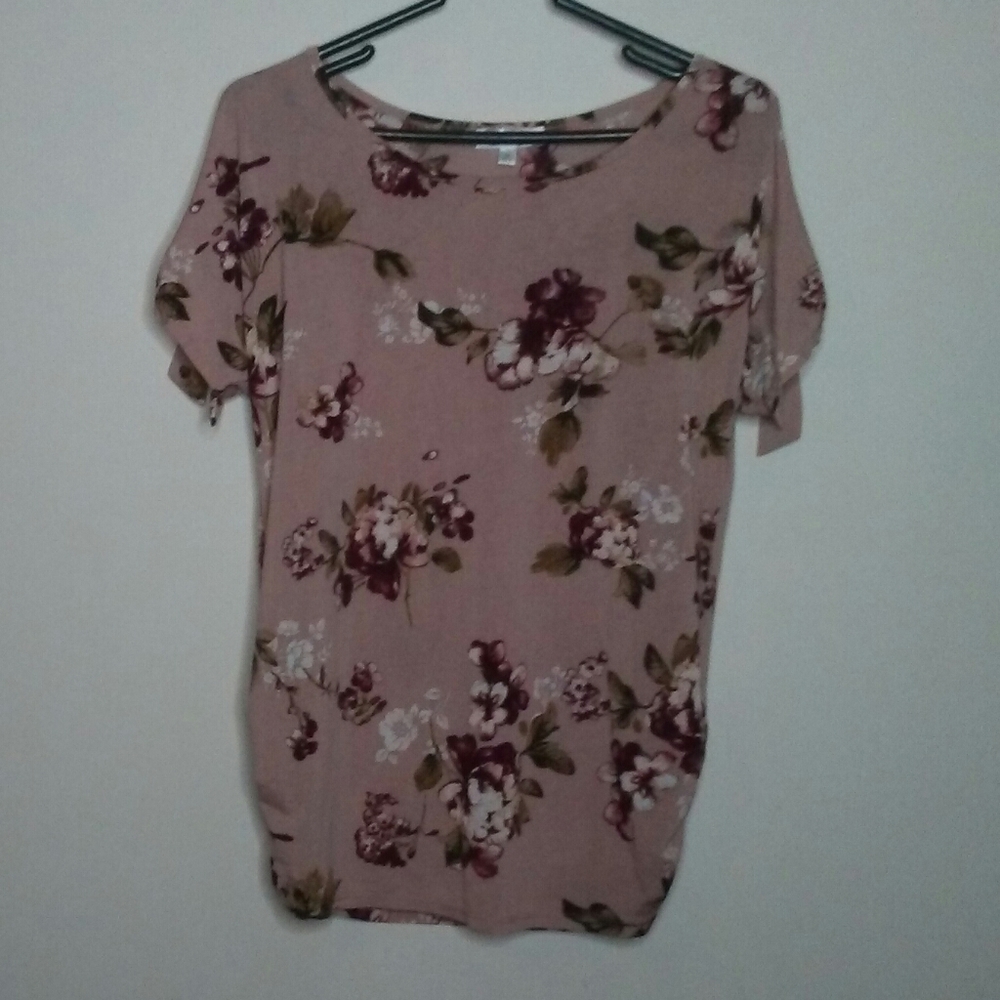 Like new!Tutta Bella M Size Maternity Floral shirt